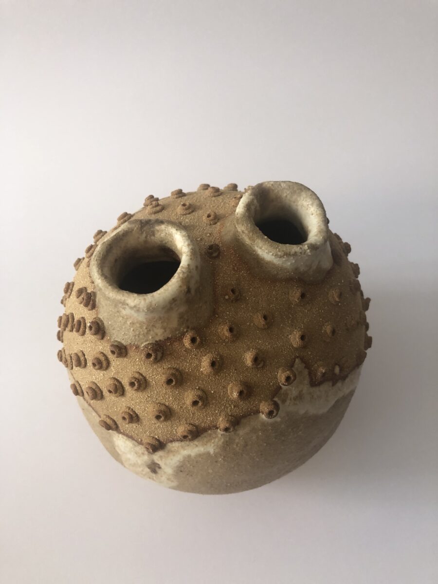 Collection Double Dots. Vase rond. katiacurbeiraceramics.com