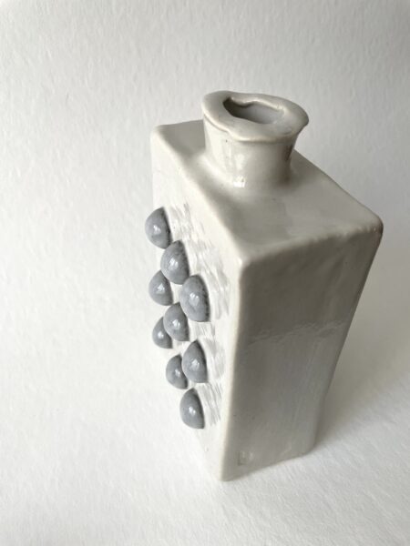 Vase grey dots.katiacurbeiraceramics.com